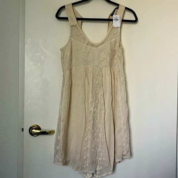 Abercrombie & Fitch Dresses & Skirts - abercrombie and fitch mini flowly dress lace size X small lace